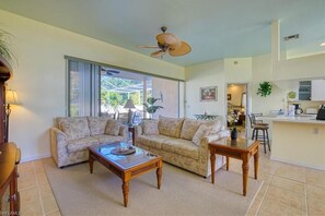 Smart TV, reproductor de DVD, libros y videoteca 