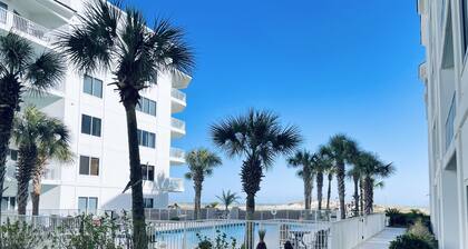 1BR/1.5BA retreat with direct beach access