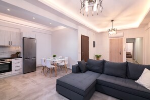 Deluxe-Apartment, 2 Schlafzimmer, Balkon, Stadtblick | Eigene Küche