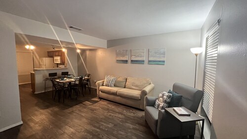 Cozy and quaint in downtown Lancaster, little country & 20 mins away from Dallas