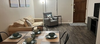Cozy and quaint in downtown Lancaster, little country & 20 mins away from Dallas