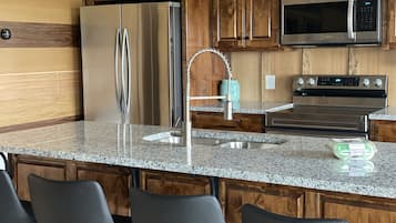 Frigorífic, microones, forn i placa de cuina