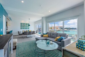 Smart TV - Modern Beach Style Getaway - Oceanfront (Oranjestad)