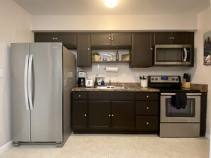 Fridge, microwave, oven, stovetop - Pet Friendly, Fully Fenced! Relaxing escape in the heart of Lighthouse Point (Lighthouse Point)