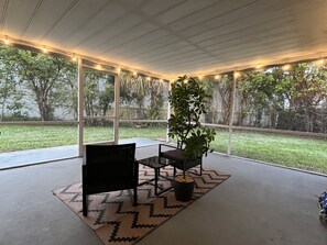 Interior - Pet Friendly, Fully Fenced! Relaxing escape in the heart of Lighthouse Point (Lighthouse Point)