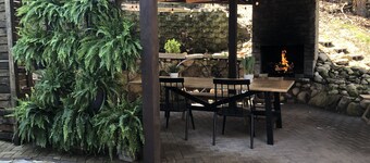 Little Fox Cottage - A Cozy Riverview Getaway