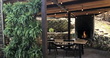 Little Fox Cottage - A Cozy Riverview Getaway