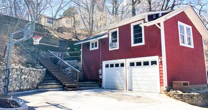 Little Fox Cottage - A Cozy Riverview Getaway