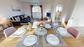 Apartment, Private Bathroom | Restaurant