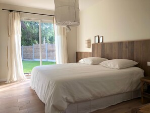 3 chambres, fer et planche à repasser, Wi-Fi, draps fournis