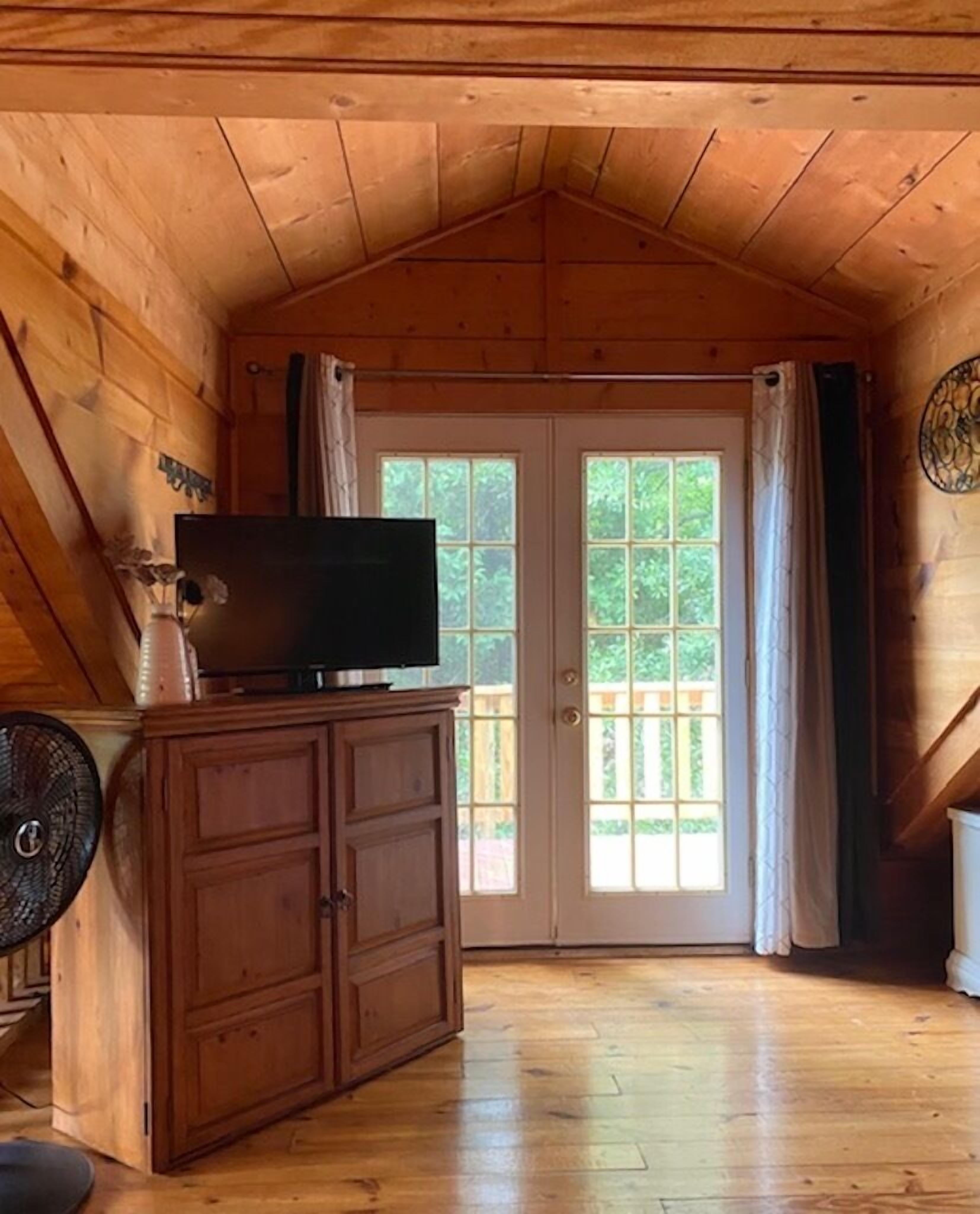 Romantic- Hot Tub- Cabin W/ View & Outdoor Fire Pit