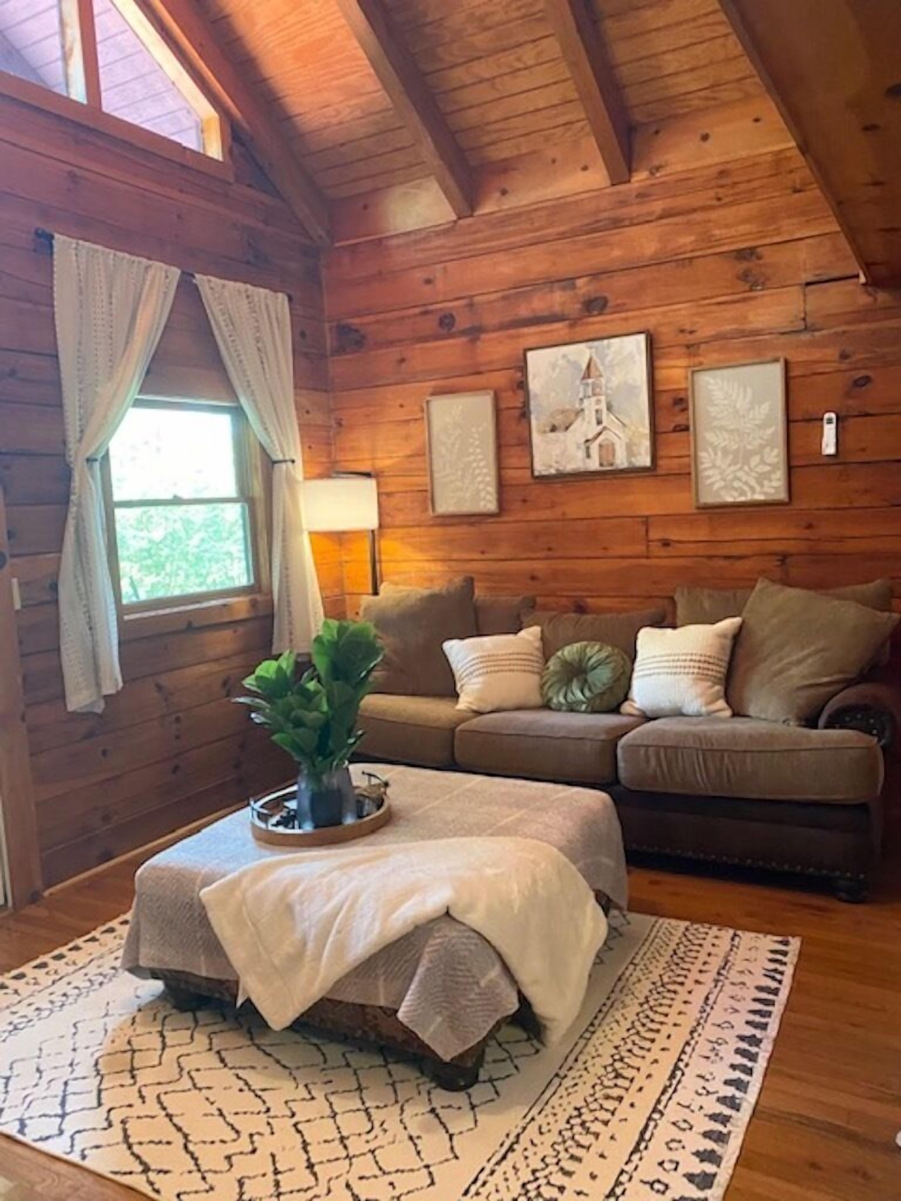 Romantic- Hot Tub- Cabin W/ View & Outdoor Fire Pit