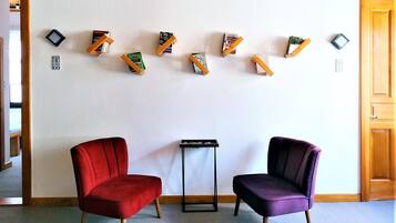 Coin salon dans le hall