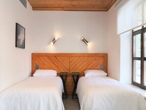 Premium bedding, minibar, desk, laptop workspace - Yuva Butik (Eskisehir)