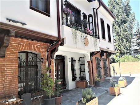 Exterior. Yuva Butik