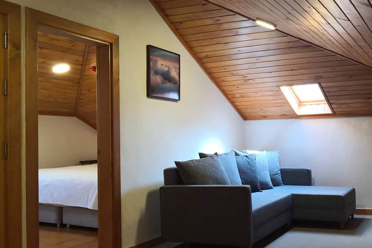 Camera Royal con letto matrimoniale o 2 letti singoli, non fumatori | Biancheria da letto di alta qualità, minibar, una scrivania