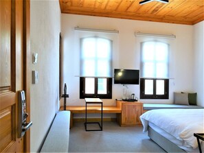 Premium bedding, minibar, desk, laptop workspace - Yuva Butik (Eskisehir)