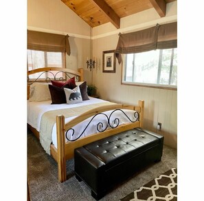 2 bedrooms, free WiFi, bed sheets - Cozy cabin w/large backyard ~ Walk to: Ski Shuttle, Golf, Zoo & Trailheads!  (Big Bear Lake)