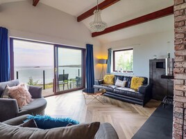 Casa de campo | Zona de estar | Una chimenea