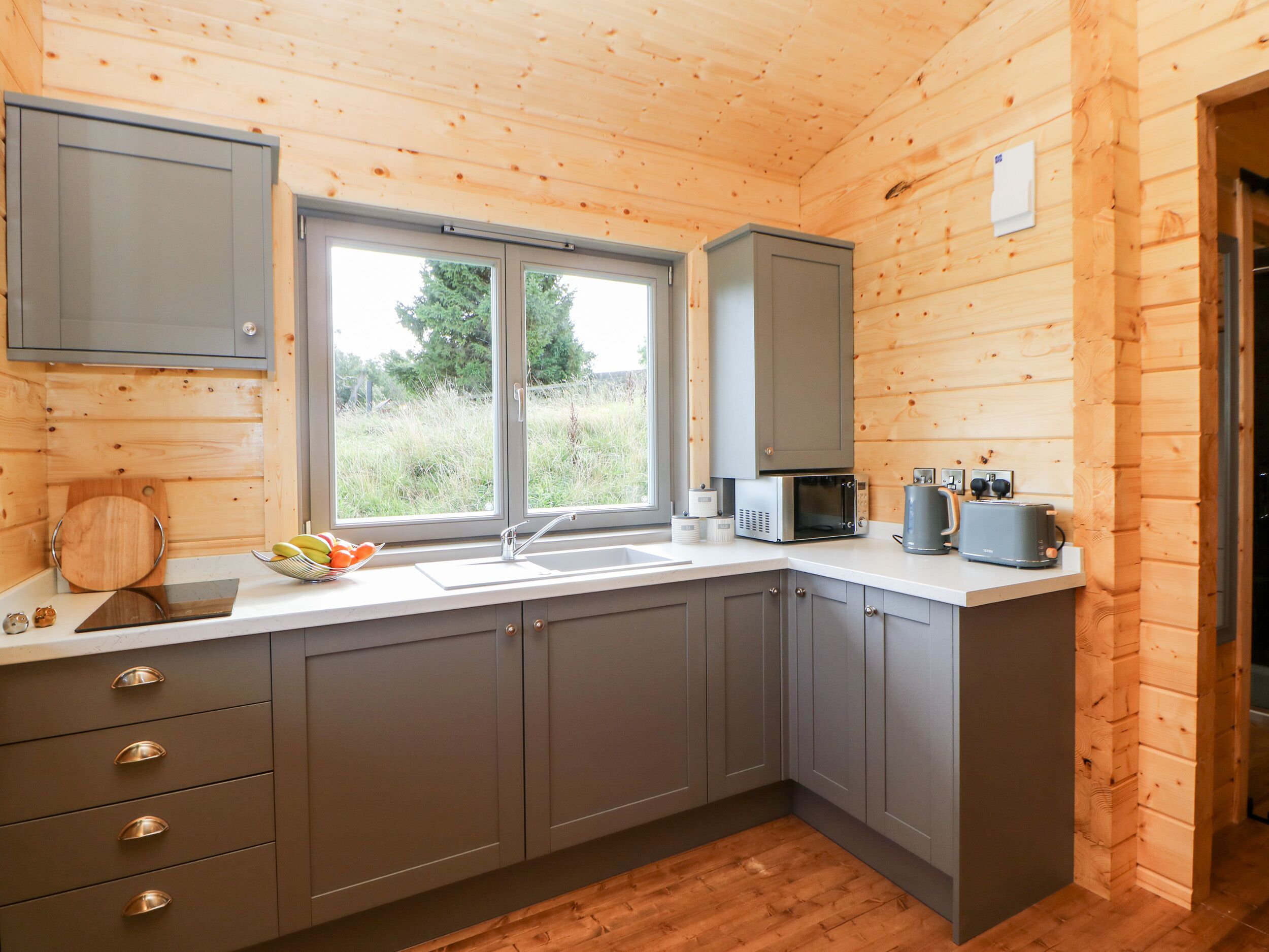 冰箱、电热水壶、烤面包机、厨具/餐具