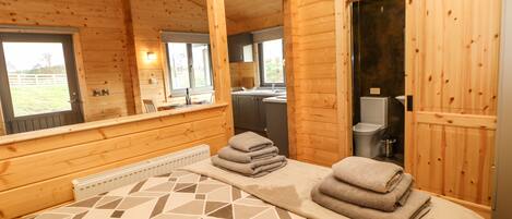 1 bedroom, individually decorated, individually furnished, free WiFi