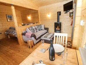 1 bedroom, individually decorated, individually furnished, free WiFi