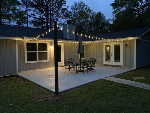 Peaceful Fairhope Retreat-large home on 1 acre lot!