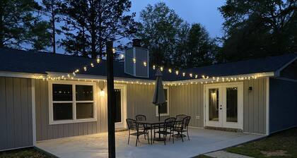 Peaceful Fairhope Retreat-large home on 1 acre lot!