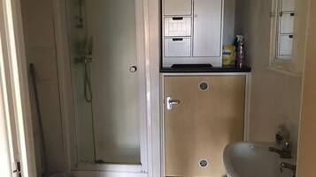 Apartment | Bathroom | Shower, towels
