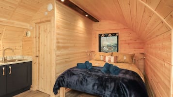 1 Schlafzimmer, individuell dekoriert, individuell eingerichtet
