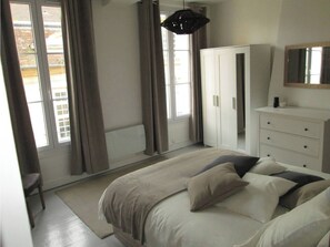 1 chambre, fer et planche à repasser, Wi-Fi, draps fournis