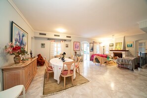Dining - Villa Alexander - Beachfront Villa (Fiskardo)