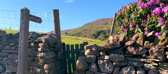 Gorgeous Cottage w/ Central Heating, Free WiFi & a stones throw to the Village Green & Pubs