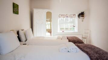 2 quartos, ferros/tábuas de passar roupa, Wi-Fi de cortesia