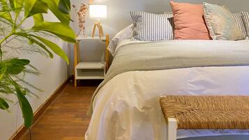 Caja de seguridad en la habitación, wifi gratis y ropa de cama