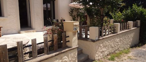 تفاصيل الفندق من الخارج