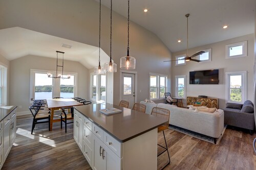 Playroom, Basketball & Pool; Lakefront w/ Sound & Sunset Views; Dog Friendly