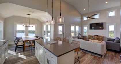 Playroom, Basketball & Pool; Lakefront w/ Sound & Sunset Views; Dog Friendly