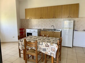 Fridge, oven, coffee/tea maker, cookware/dishes/utensils
