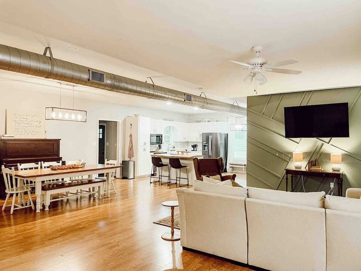 Cozy farm house w/20 acres to roam