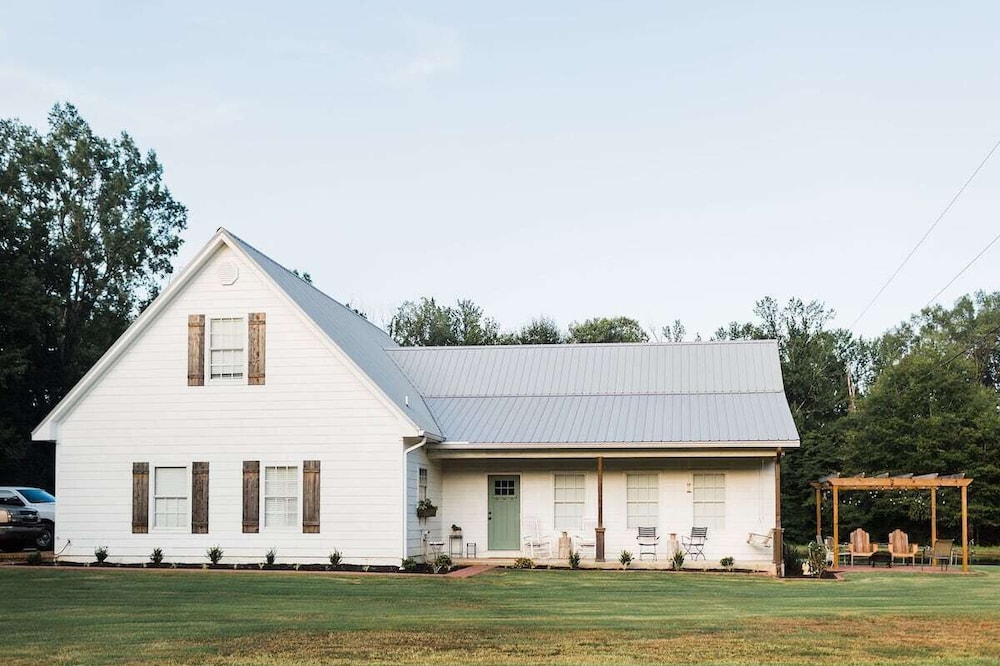 Cozy farm house w/20 acres to roam