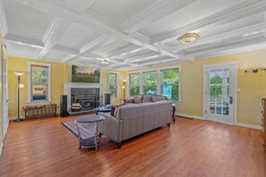 Smart TV, fireplace, DVD player, books