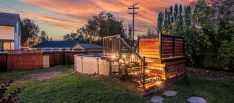 Luxury pet friendly estate w/ hot tub and heated pool in the heart of the city