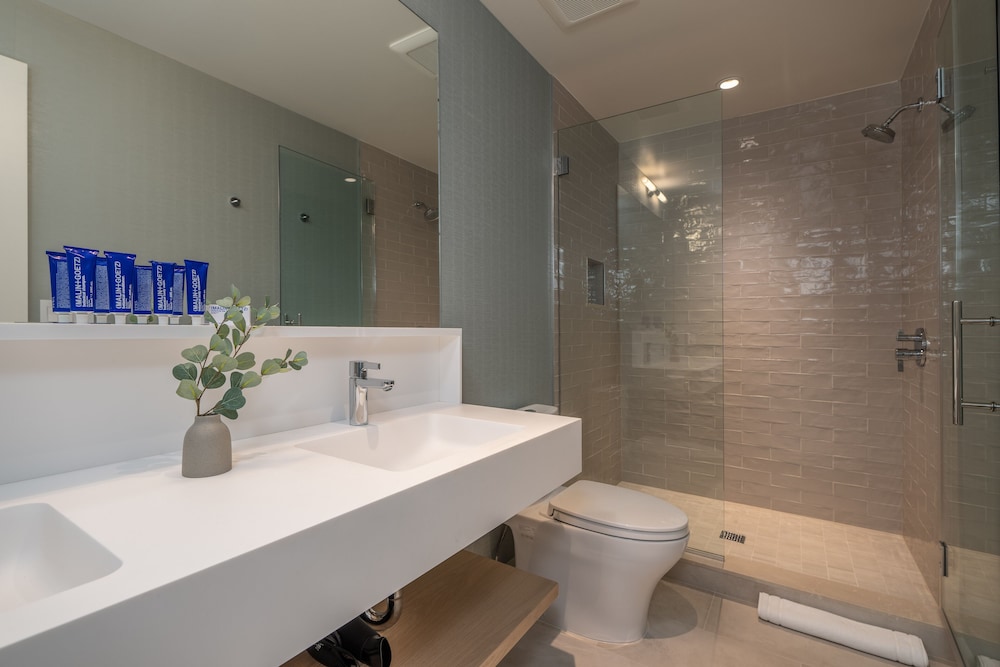 The Shoals Suites & Slips by null