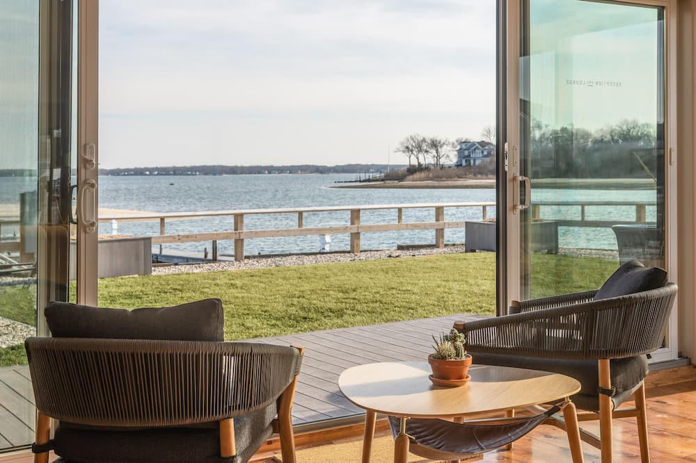 The Shoals Suites and Slips