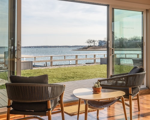 The Shoals Suites and Slips