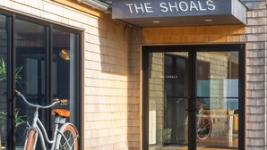 A storefront with a sign reading "THE SHOALS". - The Shoals Suites and Slips (Southold)
