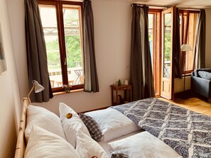 3 bedrooms, iron/ironing board, free WiFi, bed sheets