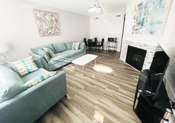 Smart TV - *NEW* 1 bed condo centrally located in Pigeon Forge (Pigeon Forge)