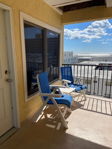 1 Minute Walk to the Wildwood Beach and Board Walk!